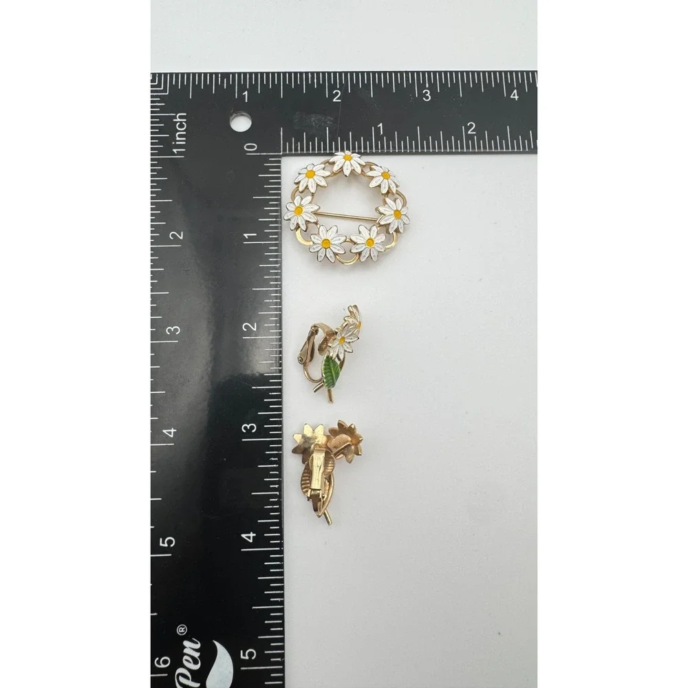 Vintage Daisy Brooch Earrings Set White Enamel  Flower Wreath Pin